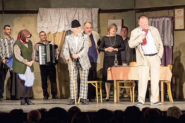 РАМЕ УЗ РАМЕ СА ПРОФЕСИОНАЛЦИМА: Обележено 130 година аматерског позоришта у Димитровграду    